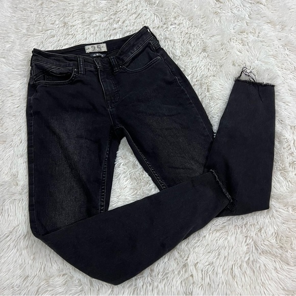 We The Free CRVY Black Washed Straight Jeans Size 25 - Picture 1 of 12